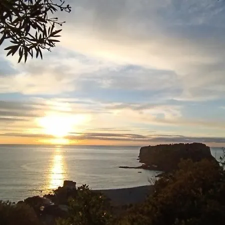 Castello Della Foresta Del Xii Con Vista Mare Vila